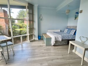 Lounge/Diner- click for photo gallery